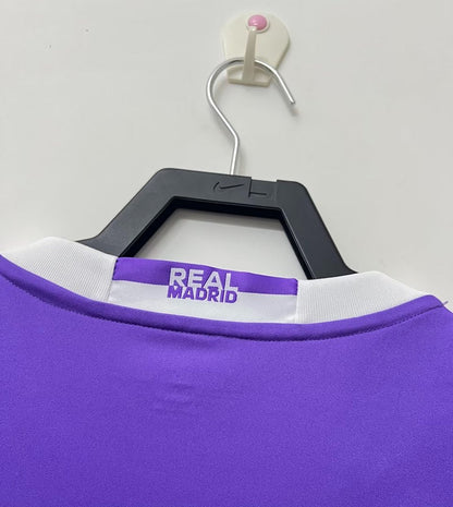 Real Madrid 2016-17 Visita Retro