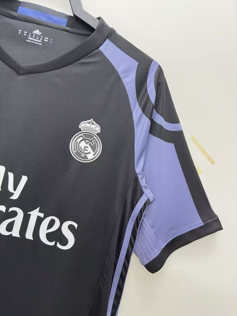 Real Madrid 2016-17 Visita Retro